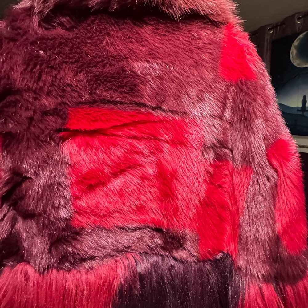 Luxurious Faux Fur Coat in Red and Purple - Picture 5 of 5